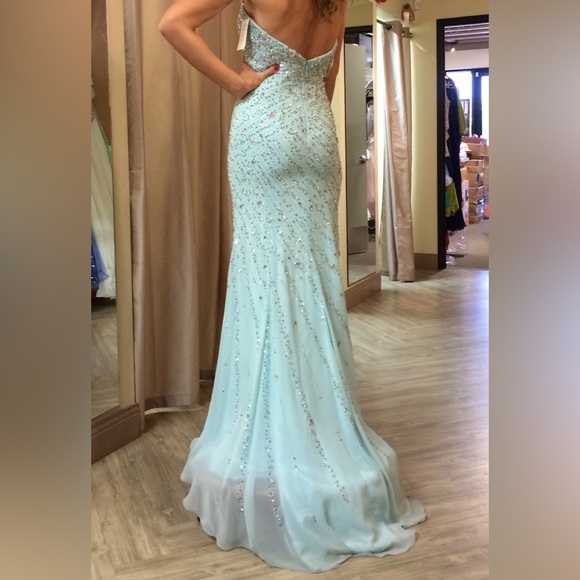 Light Blue Embellished Formal / Prom Gown Size 6 - Picture 4 of 6